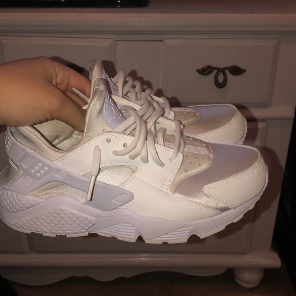 all white nike huarache womens